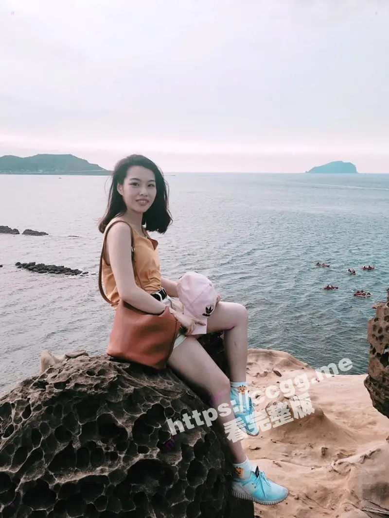 台湾反差骚人妻 萱萱 不雅私拍流出 自慰吹箫样样精通 骑乘狂扭激情榨精！