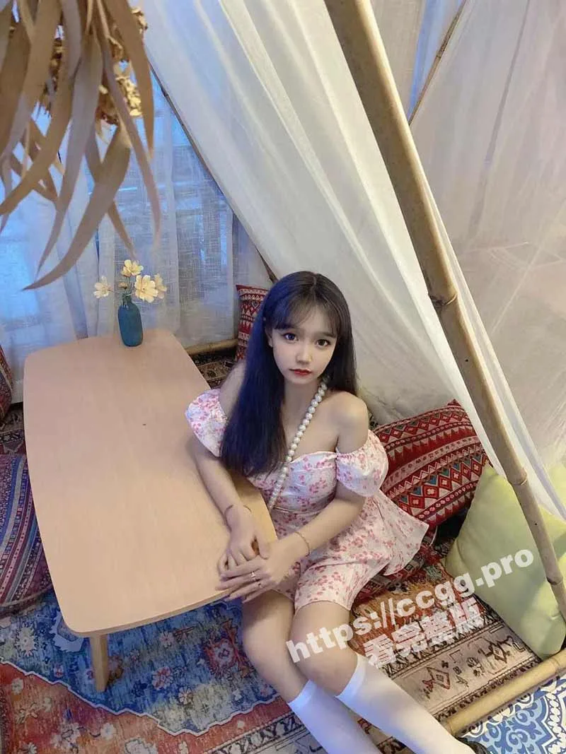 精品自拍！小情侣激情自拍视频流出 各种姿势爆操丰满小女友！