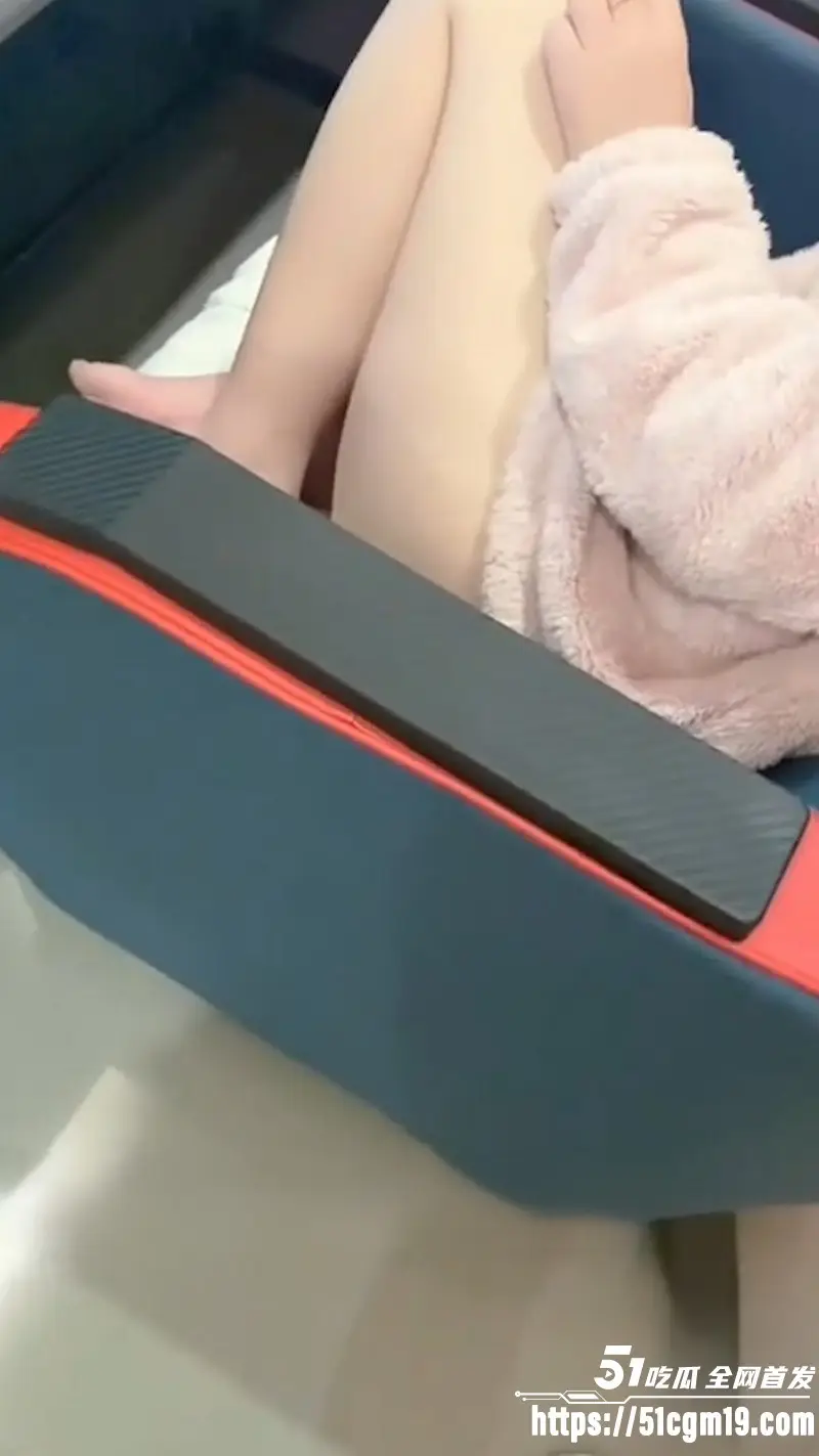 海角乱伦大神和亲侄女的真实叙事 侄女被操到高潮许下禁忌承诺 偷拍亲妈奶子！