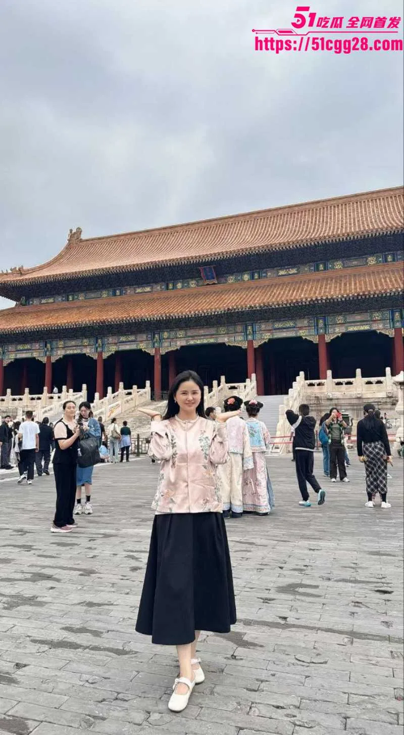 江苏南京牙科销售 潘华莉 为取悦炮友出钱倒贴 竟抛夫弃子与其同游 拍淫片留念被曝光！
