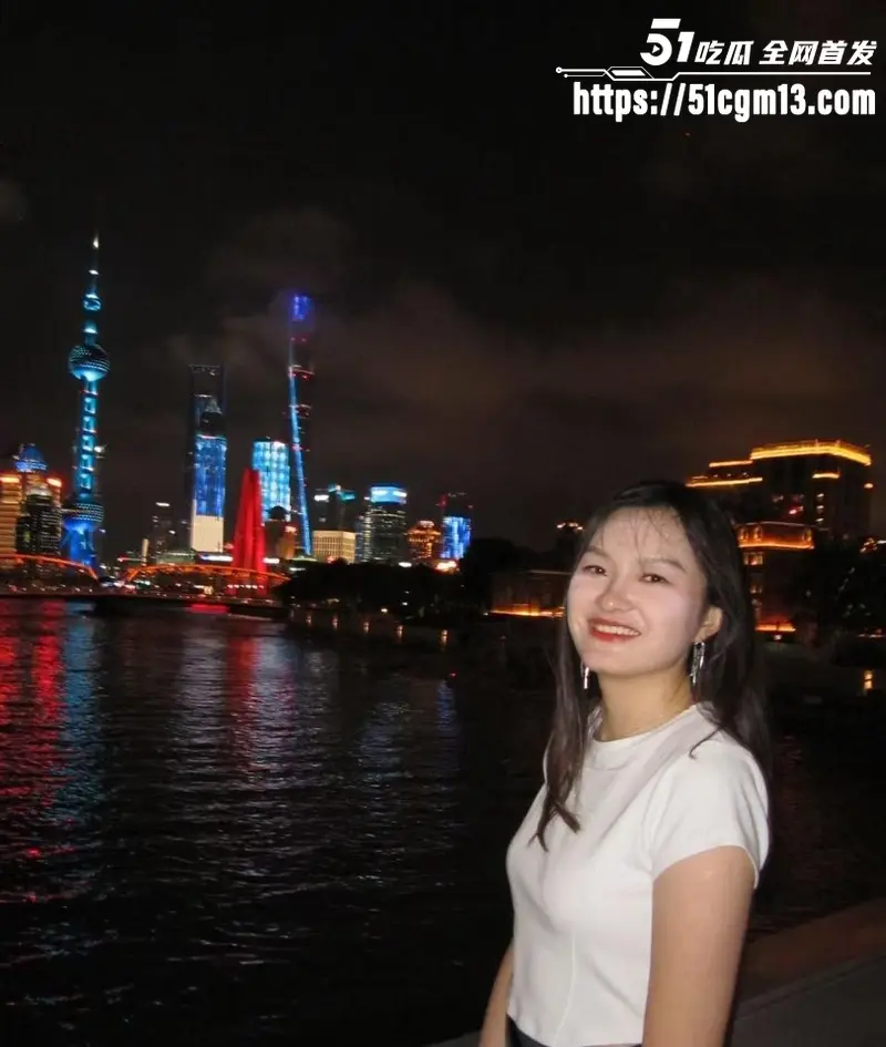 上海英语老师 黄沐晴 与老公私拍视频 圆润肥臀骑乘后入全程露脸 平时端庄的老师 私下淫荡程度超乎你想象！