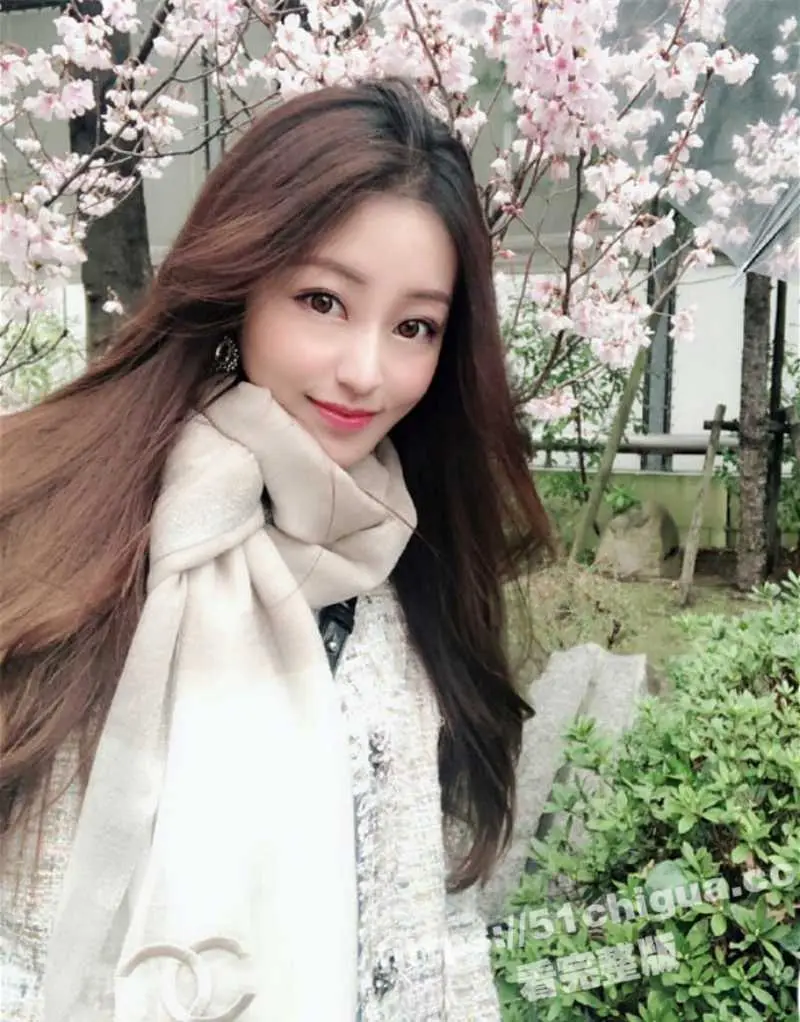 西安大学大奶艺术生 李娅 与炮友露脸性爱自拍 骚母狗被调教 床上骚话连篇！