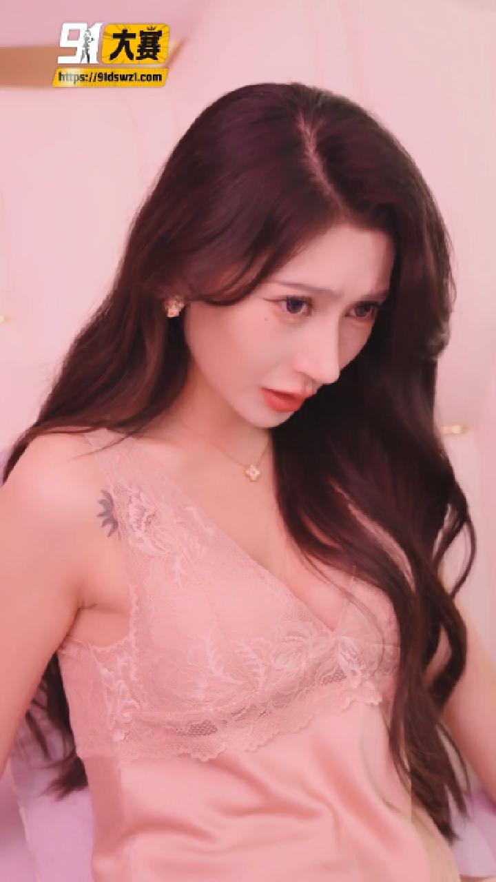 擦边短剧 黄粱一梦全集 岳母闺蜜女儿齐上阵 1男3女同床擦边巨制 偷偷自慰到被操