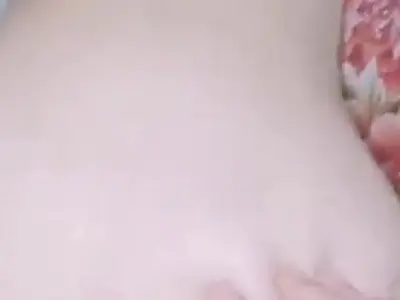 帮取快递来开发娇嫩身躯已有男友的小姑娘答应我下次让我操她菊花