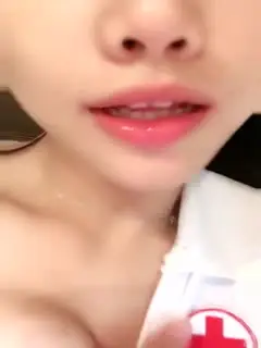 清纯新人大眼萌妹子护士制服装露脸自慰,身材一级棒小穴很紧粉嫩如初
