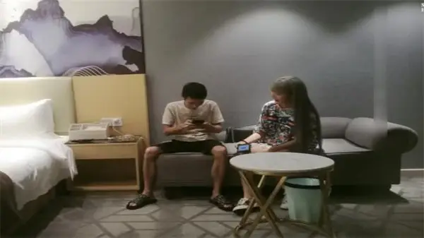 这双笔直大长腿看的流口水