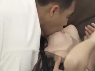 罗瑾萱MDX0012欠债空姐私下接客肉体偿还