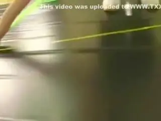 【另类】【日韩】上部,体育馆内变态灌肠喷射比赛,看谁喷的远1