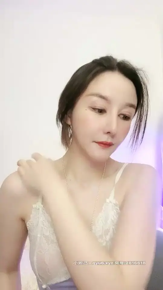 布拉德沐恩高颜值网红妹子情趣珍珠内裤诱惑,揉搓贫乳脱下内裤翘