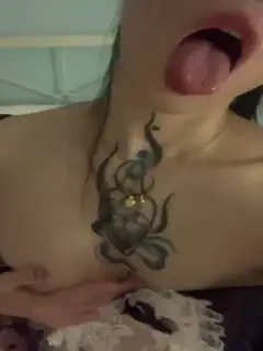 反差纹身妹，自慰假肉棒插穴1