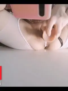 穿着jk制服开档白丝袜,带着假玩具偷偷在试衣间自慰_#直播