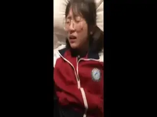 【网曝热门事件_制服萝莉】河南实验中学眼镜萝莉史上最全性爱甄选,吃鸡啪啪高手全能,制服啪啪