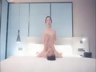 【午夜寻花】约了个旗袍性感少妇TP啪啪,沙发舔奶隔着内裤摸逼舔弄口交,上位骑乘后人侧入猛操_酒店偷拍