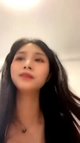 【自慰】全网我最骚丰乳肥臀骚女独自在家自慰,拿出假屌深喉口交舔弄,毛毛浓密张开双腿掰穴,浴室洗澡翘起大屁股扭动