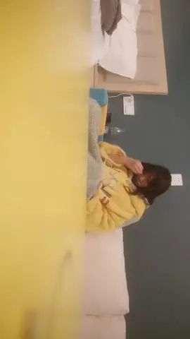 小夏寻深夜清纯纹身嫩妹返场,拔下内裤舔逼翘起屁股,转战床上后入抽插,扶着屁股大力猛顶 new