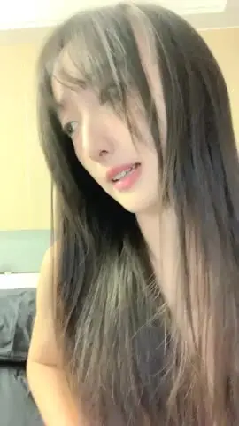 2021 12 17，颜值吊打全场，【泡泡咕】，门票399金币，172cm，神似都美竹，一场就上收益榜，人气登顶万众期待 new