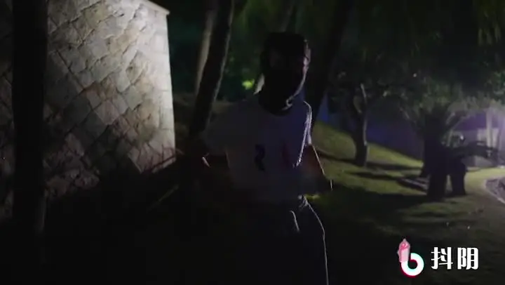 DYTM002 抖阴旅行射第2期 西双版纳泳池派对 new