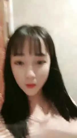 气质文静新人美女!初下海大尺度!小背心白嫩贫乳A