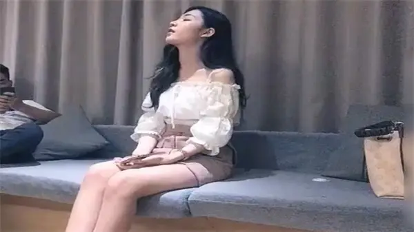 极品高挑长腿女神约炮酒店激情 短裙性感肉体遭爆操内射