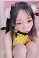 推特网红小仙云儿:皮卡丘紧身衣自摸狂抠骚穴,娇羞舔弄淫水高潮