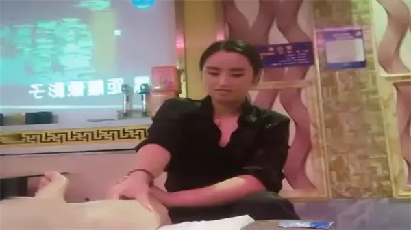 会所极品嫩模选妃,酒店包夜疯狂内射,淫荡肉体被操到高潮!