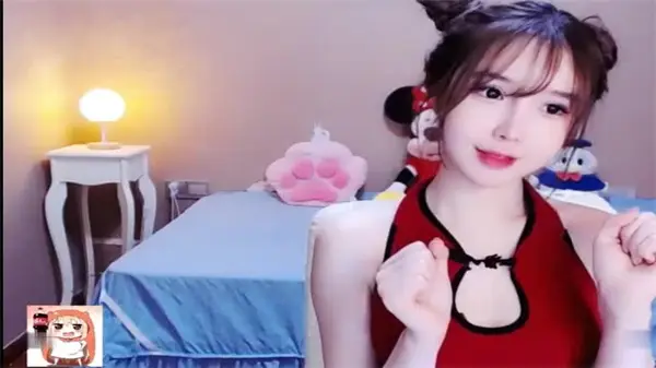 UT-绝版旗袍盛宴!包包恩全裸撅臀秀嫩穴,光溜溜后入视角大放送!