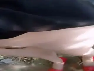 【国产自拍直播】美女勾搭小哥到户外树林野战