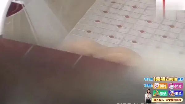稀缺资源【澡堂偷拍】学生美女一饱眼福， 女生犯贱的样子真好玩学生霸凌轮流用小便洗头~重口慎-变态