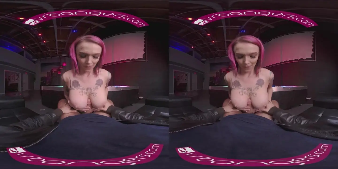 VR BANGERS Busty脱衣舞娘在舞蹈VR A片后使劲操你
