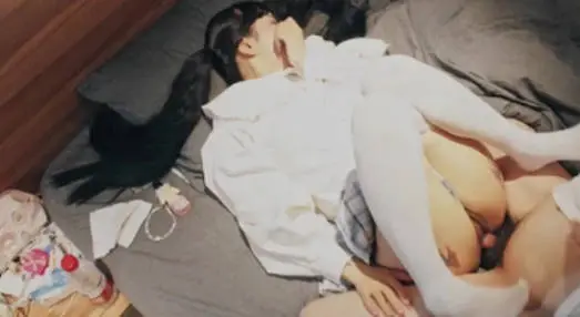 和主播妹妹蜗居出租屋极品尤物亲妹妹扎着双马尾 性感黑丝白袜让我爆操高潮 高清720P原档