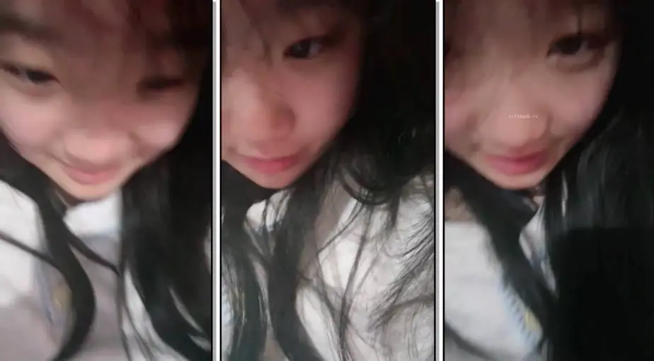 最正宗在读学妹下海【差点是学霸】逼毛围着骚逼长满一圈 掰开逼逼又粉又嫩 扣穴自慰 过瘾 (7)