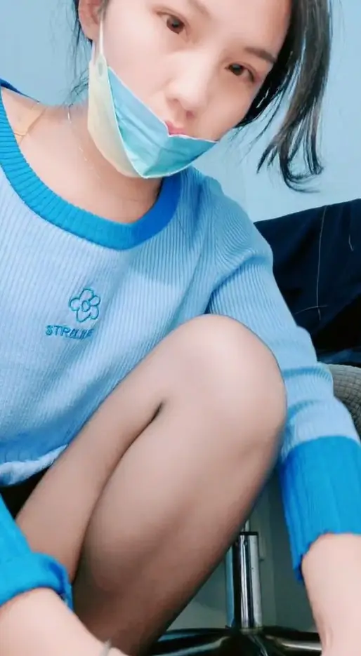 上班塞跳蛋的肉丝客服小姐姐:爽死了卧槽,我白浆都喷完了,肆无忌惮的叫很舒服,太爽了!