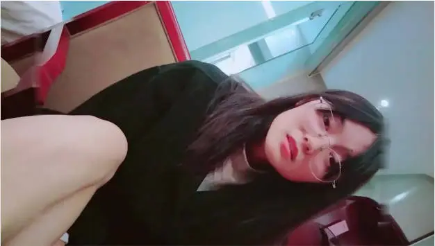 某收费网站流出-艺术院校文艺范气质美女宾馆和男友开房没满足男友吃鸡巴要求被扒光衣服玩弄嫩穴,扛着腿狠狠干!