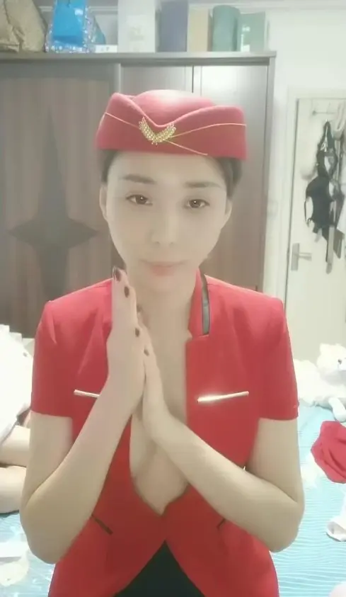 素颜美女在家跟小哥激情性爱,穿上性感的制服诱惑让小哥舔逼各种爆草抽插,浪荡呻吟捆绑束缚抠逼玩弄刺激