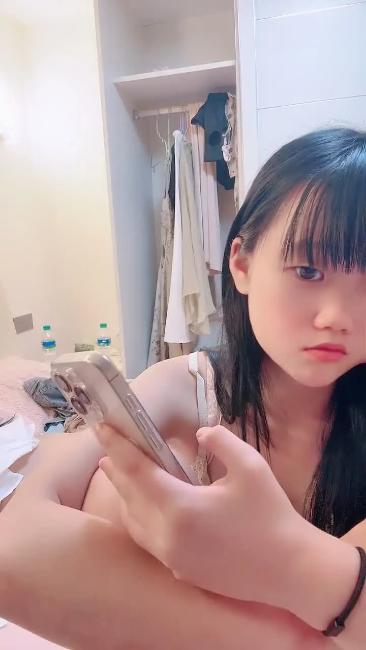 清纯双学妹【刚满十八岁】双姐妹刚成年 完美酮体绝品炮架 近距离特写嫩逼抠逼道具自慰爽