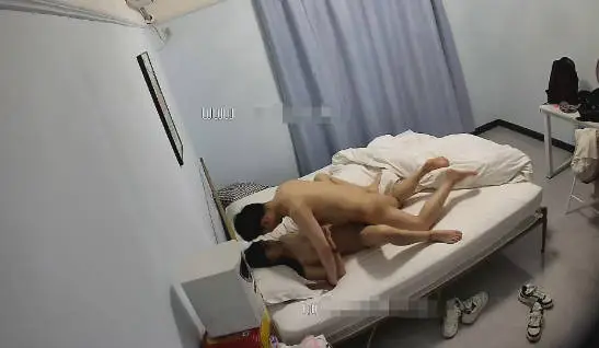新流出高校附近酒店偷拍没有性经验青涩小情侣开房啪啪动作非常生涩摸索中