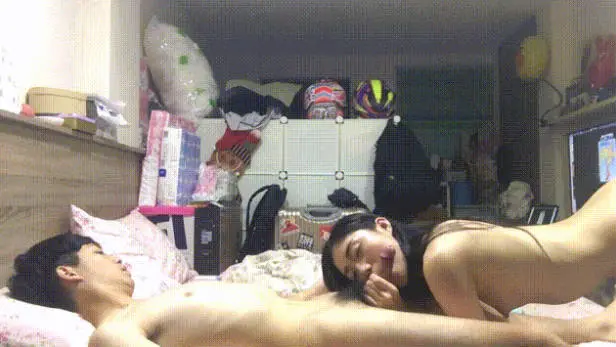 云盘高质露脸泄密!筷子腿机车女神与同居男友激情性爱全过程,美女私下如此反差女上位扭的太骚了