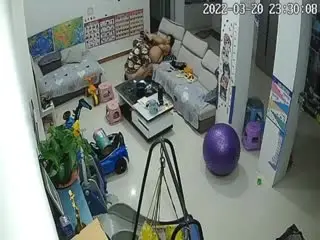 监控破解莽汉大哥客厅狂舔坦克人妻在后入