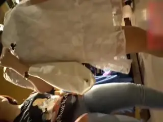 抄底系列  街拍抄底到好多妹子淫荡的丁字裤、蕾丝内内夹得非常紧！都镶进了屁沟里