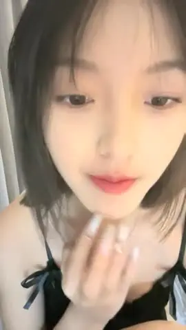 04年艺校妹妹!短发甜美颜值超顶!酒店一个人自慰,性感吊带睡衣,苗条身材贫乳,自摸多毛骚穴
