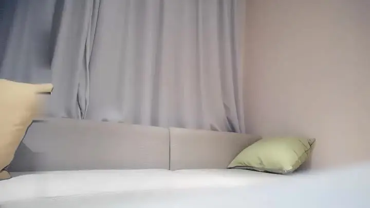 极品嫩逼小屁股撅着让大哥镜头前玩弄，给狼友展示绝活道具双插蹂躏，浪叫呻吟不止逼逼会喷浓精精彩又刺激A new