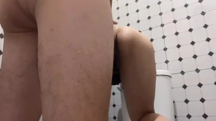 在她的小穴上尿尿 new