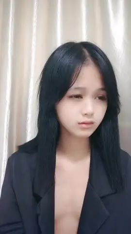 娇小身材贫乳小萝莉!一脸呆萌全裸诱惑!扭腰跳舞,翘起双腿露嫩穴,BB玩发炎了不能插 new
