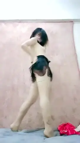 才艺的女主播舞蹈加瑜伽【下篇】配合演绎诱惑狼友,丝袜情趣揉奶摸逼,上演一字马特写骚穴,浪荡呻吟真刺激