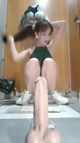 STP20080 美娇娘来网吧开黑耐不住骚痒来到女厕插穴▌小性感 ▌快插入时隔间来人真刺激，底缝也很高只要低头就能看到~STP20080 new
