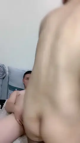 顶级模特小骚货!气质甜美又很骚!衬衣短裙眼镜OL风,被炮友扒开内裤舔逼,骑乘位爆操,呻吟娇喘堪比女优