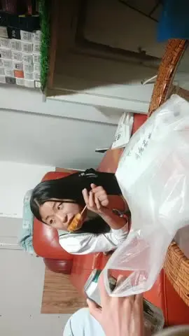 【大内密探008】,真实良家,啤酒配烤串,大学生女友相伴,近景抠穴啪啪,激情四射呻吟诱人