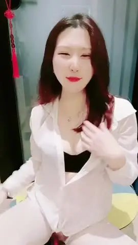 绝顶尤物御姐女神琪琪下海!身材丰满【9分高颜值又甜美】还是个话痨,婴儿肥 水多 撸点极高!~女神下海【琪琪】道具自慰~宛如仙女降临!撸到手都发抖