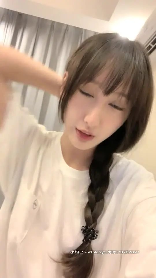 甜美七仙女【小纱雾】,极品颜值美女和炮友酒店开房,性感大屁股让美女自慰,新玩具玩到高潮喷射好多淫水,哗哗的水真想喝! new