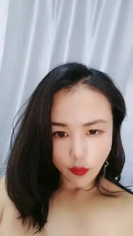 骚味十足的黑丝小野猫全程露脸大秀直播,表情风骚妩媚各种道具玩弄骚穴,肛塞菊花撅着屁股给狼友看特写刺激
